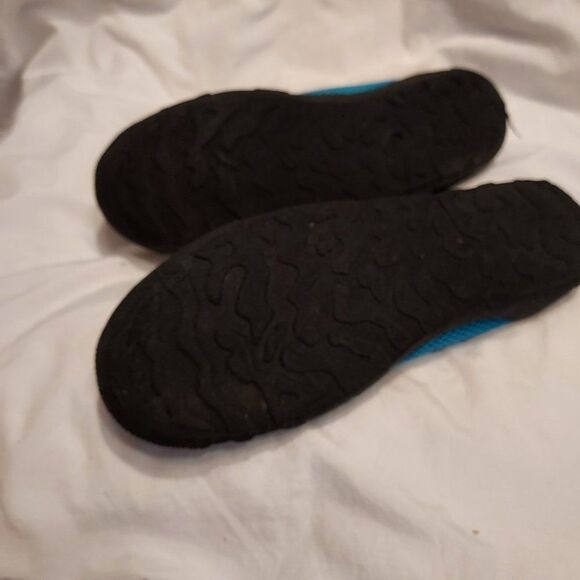 Blue Water Beach Water shoes size 7-8 like new - Picture 3 of 4